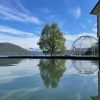 Tjeldøya Slott，位于Hov的酒店