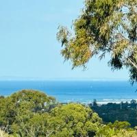 Ocean View 3 bedroom entire house central of Caloundra，位于Caloundra West卡伦德拉机场 - CUD附近的酒店