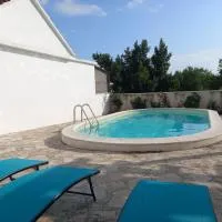 Apartment Joy II，位于希贝尼克的酒店