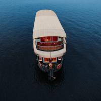 Venice Premium Houseboats Alleppey，位于阿勒皮的酒店