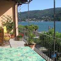 Enticing Apartment in Stresa with Balcony Lake Views，位于斯特雷萨的酒店