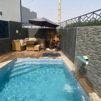 Villa Aziza piscine privée，位于乌季达安卡兹机场 - OUD附近的酒店