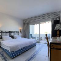 Azure Retreat - Private Luxury Sea View Apartment，位于沙姆沙伊赫Domina Coral Bay的酒店