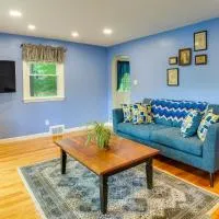 Dog-Friendly Fitchburg Vacation Rental, Hike & Ski，位于菲奇堡的酒店