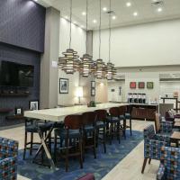 Hampton Inn & Suites Mount Laurel/Moorestown，位于劳雷尔山South Jersey Regional Airport - LLY附近的酒店