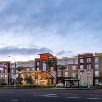 Hampton Inn & Suites Buena Park，位于博伟公园富勒顿市机场 - FUL附近的酒店