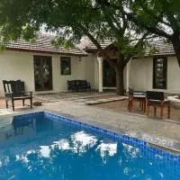 BK's Villa Royal at Kensville Golf & Country Club，位于艾哈迈达巴德的酒店