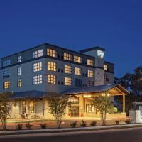 The Bevy Hotel Boerne, A Doubletree By Hilton，位于伯尼的酒店