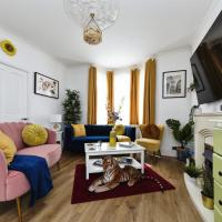Your Chic 3BR Home Comfort and Style in London，位于伦敦诺伍德的酒店