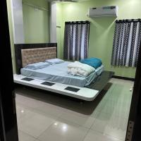 Sreenilayam Luxury Stay Homes，位于拉加蒙德里拉贾蒙德里机场 - RJA附近的酒店