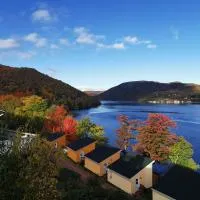 Knotty Pine Ocean Front Suite - Adults Only,位于英戈尼什海滩的酒店