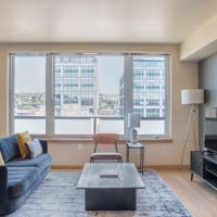 Queen Anne 1br w gym wd lounge roof deck SEA-574，位于西雅图Seattle Lake Union Seaplane Base - LKE附近的酒店