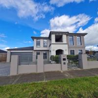 Stylish House in Geelong for Large Family or Group，位于吉朗阿瓦隆机场 - AVV附近的酒店