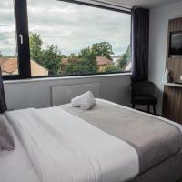 Sky Nights Hotel London Heathrow，位于希灵登西德雷顿的酒店