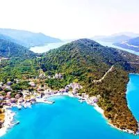 Bougainvillea--Apartment By The Sea，位于斯顿的酒店