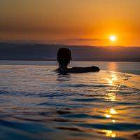 Sunset apartment in Samarah Dead Sea resort，位于索瓦马的酒店