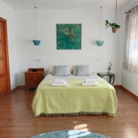 Preciosa casa grande con patio en Sevilla 8PAX，位于塞维利亚马卡丽娜北区的酒店