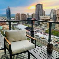LUXURY Downtown Sunset Getaway - Your Home Away From Home - Fully Stocked Kitchen, Gym, Balcony, FREE PARKING，位于卡尔加里Beltline的酒店