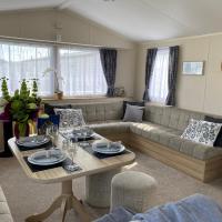 Comfy Cosy Caravan_Romney Sands，位于Littlestone-on-Sea里德机场 - LYX附近的酒店