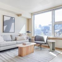 Queen Anne 1BR w Roof Gym WD nr Metro SEA-349，位于西雅图Seattle Lake Union Seaplane Base - LKE附近的酒店