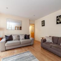 3 BR ground floor flat wprivate garden, NE London