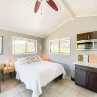 Surf Getaway, Queen Bed, Private Lanai，位于凯阿奥的酒店