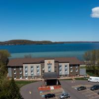 Comfort Inn & Suites Munising - Lakefront，位于缪尼辛的酒店