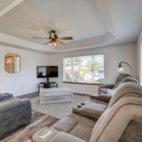 Charming Rogue Valley Home in Central Point!，位于森特勒尔波因特罗格谷国际-梅德福机场 - MFR附近的酒店