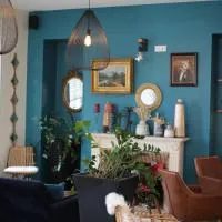 Logis Hôtel Le Cheval Noir,位于克勒兹河畔阿尔让通的酒店