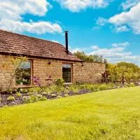 The Cow Shed - Rural Barn Conversion with Hot Tub，位于Little Bytham的酒店