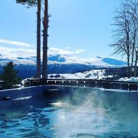 Panorama Logde Stryn, with Jacuzzi, Sauna and Spectacular Views!