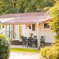 Cozy chalet with covered terrace in a holiday park on the Leukermeer