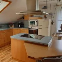 Moderne DG-Wohnung in Mainleus，位于Mainleus的酒店