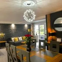 Apartment 3 Benllech with Sea views，位于本莱赫的酒店