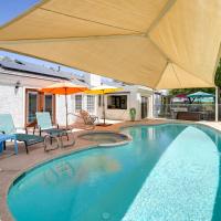 Sunny Las Vegas Studio with Shared Pool and Backyard!，位于拉斯维加斯North Las Vegas Airport - VGT附近的酒店