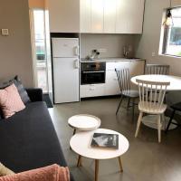 Adorable one bedroom apartment with free parking.，位于雷克雅未克Kópavogur的酒店