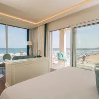 Riviera Resort Hotel，位于利尼亚诺萨比亚多罗的酒店