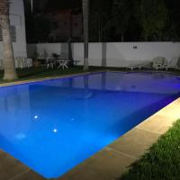 Villa sur le golf d'Oujda avec piscine privée，位于乌季达安卡兹机场 - OUD附近的酒店