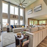 Houghton Lake Home with Private Dock and Kayaks!，位于霍顿湖Roscommon County Airport - HTL附近的酒店
