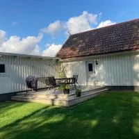 Mysig stuga i Haverdal nära strand, hav och naturreservat，位于Haverdal的酒店
