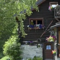 "CHALET dei FIORI" room & apartment，位于贝德雷托的酒店