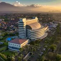 Aston Cirebon Hotel and Convention Center，位于井里汶的酒店