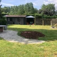 Tiny House Close to Brussels South Charleroi Airport，位于Courcelles的酒店