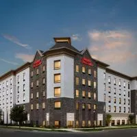 Hampton Inn & Suites Charlotte Steele Creek Road, NC，位于夏洛特的酒店
