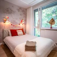 Apartament Fala Cozy Design Metro SGH Klub Stodoła Parking Park View Very Fast Wifi，位于华沙奥克塔的酒店