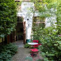 Carriage House in quiet ecological garden，位于安特卫普大学区的酒店