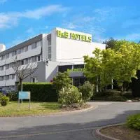 B&B HOTEL Cergy Port 4 étoiles，位于塞尔吉的酒店