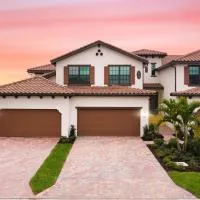 STUNNING New Construction Condo close to everything! - Condo Coastal Soul - Roelens Vacations，位于Fort Myers Villas西南佛罗里达国际机场 - RSW附近的酒店