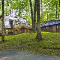 Family-Friendly DuBois Cabin with Community Pool!，位于杜波依斯杜波依斯区（原杜波依斯杰斐逊县）机场 - DUJ附近的酒店