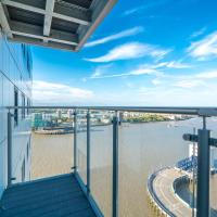 Skyvillion - London River Thames Top Floor Apartments by Woolwich Ferry, Mins to London ExCel, O2 Arena , London City Airport with Parking，位于伦敦伍尔维奇的酒店